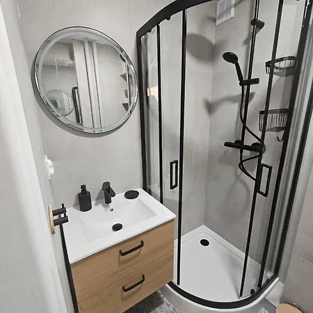 Pereca 2 Rondo Onz By Perfect 801 ワルシャワ